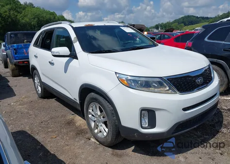 2015 Kia Sorento Lx z USA, uszkodzony, nr VIN 5XYKTCA67FG547788